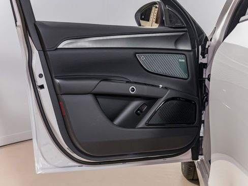 Used 2024 Maserati Grecale GT image 18