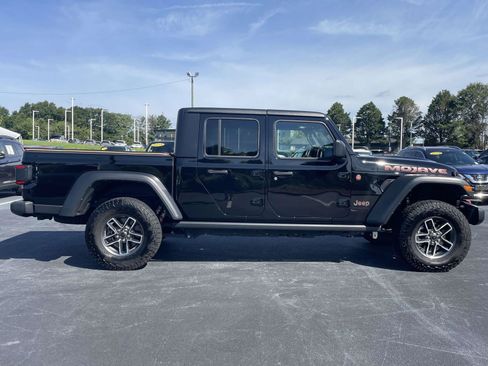 Used 2024 Jeep Gladiator Mojave w/ Convenience Group AWD/4WD image 8