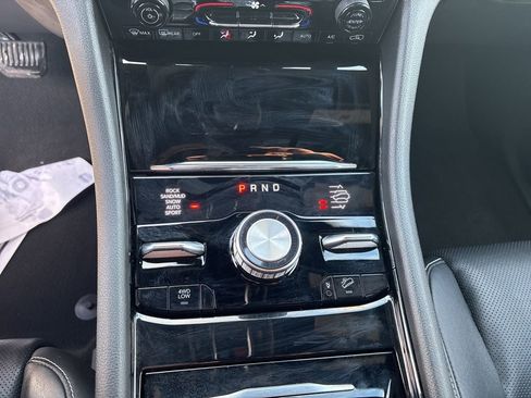 Used 2023 Jeep Grand Cherokee Overland w/ Luxury Tech Group IV image 19