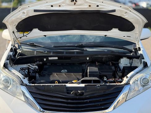Used 2012 Toyota Sienna LE FWD image 27