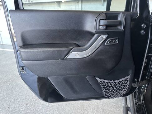 Used 2012 Jeep Wrangler Unlimited Rubicon image 15