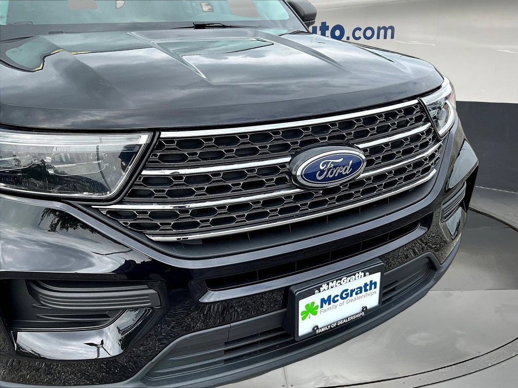 Used 2023 Ford Explorer XLT AWD/4WD image 34