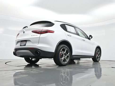 Used 2022 Alfa Romeo Stelvio Ti image 45