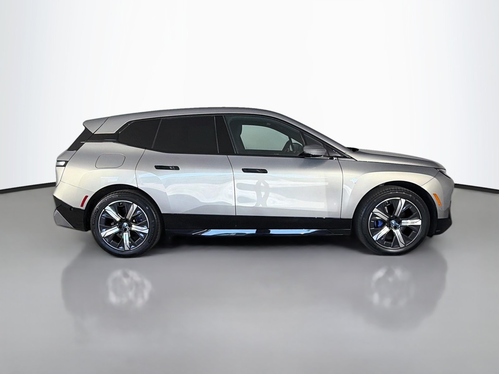 Certified 2024 BMW iX xDrive50 w/ Premium Package AWD/4WD image 8