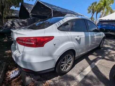 Used 2018 Ford Focus SE FWD image 12
