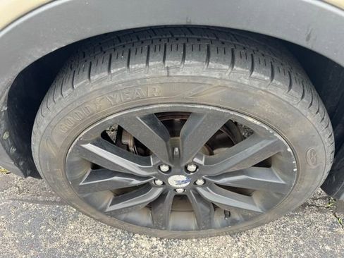 Used 2017 Ford Escape SE w/ SE Sport Appearance Package FWD image 8