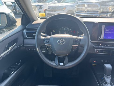 Used 2025 Toyota Camry SE FWD image 13