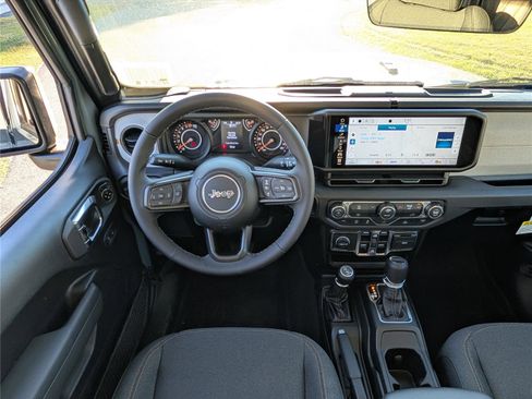 New 2025 Jeep Gladiator Sport image 13