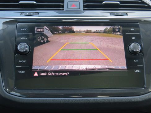 Used 2021 Volkswagen Tiguan SEL image 28