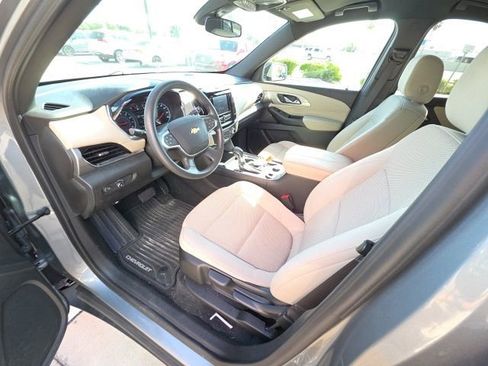 Used 2023 Chevrolet Traverse LS image 12