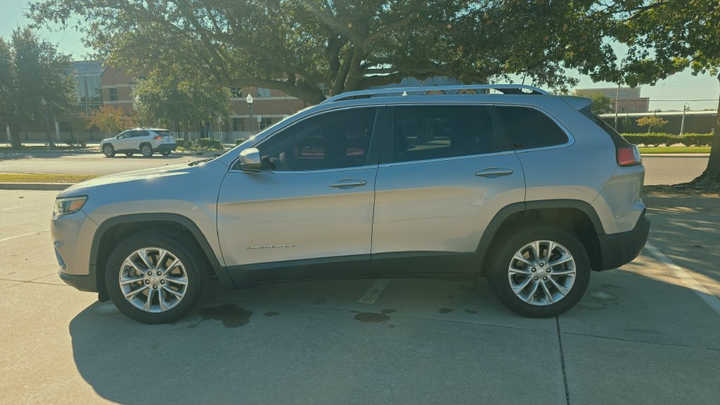 Used 2019 Jeep Cherokee Latitude w/ Popular Appearance Group FWD image 18