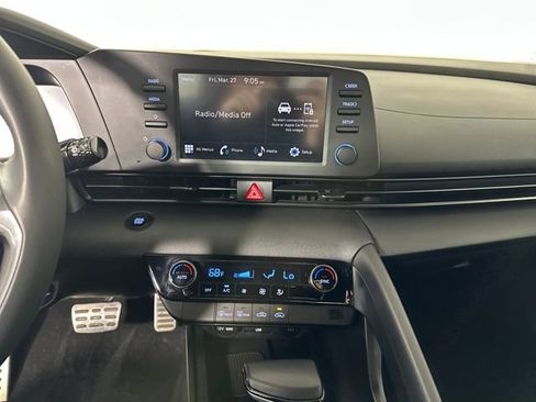 Used 2025 Hyundai Elantra Sport image 21