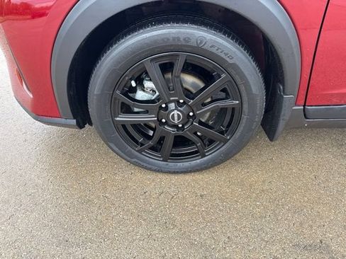 Used 2024 Nissan Kicks SR w/ SR Premium Package FWD image 9