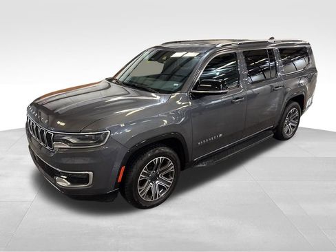 Used 2024 Jeep Wagoneer L Series II w/ Flexible Seating Group AWD/4WD image 9