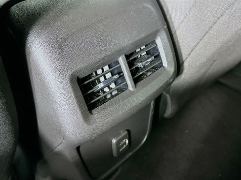 Used 2024 Chevrolet Equinox LS w/ LS Convenience Package image 31