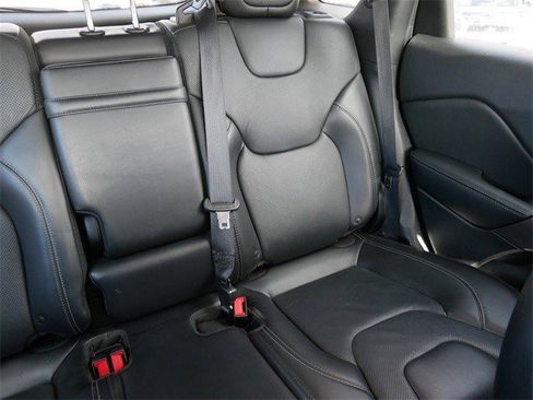 Used 2019 Jeep Cherokee Limited image 15