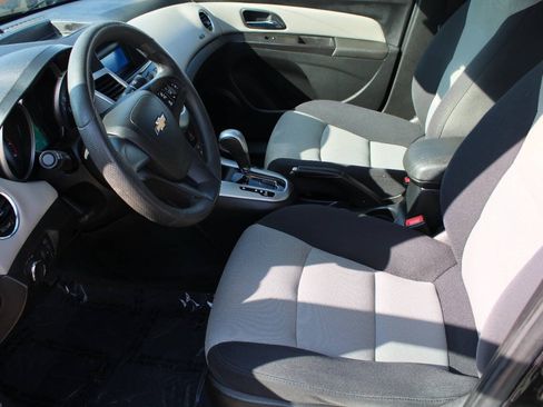 Used 2014 Chevrolet Cruze LS FWD image 12