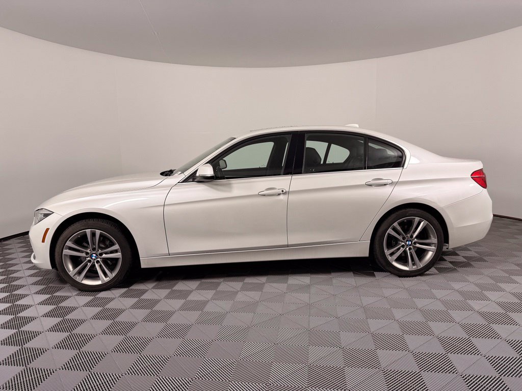 Used 2017 BMW 330i xDrive Sedan AWD/4WD image 17