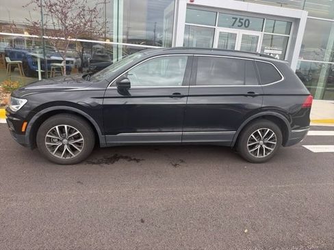 Used 2020 Volkswagen Tiguan SE FWD image 3