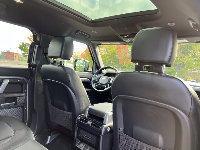Used 2024 Land Rover Defender 110 X-Dynamic SE AWD/4WD image 35