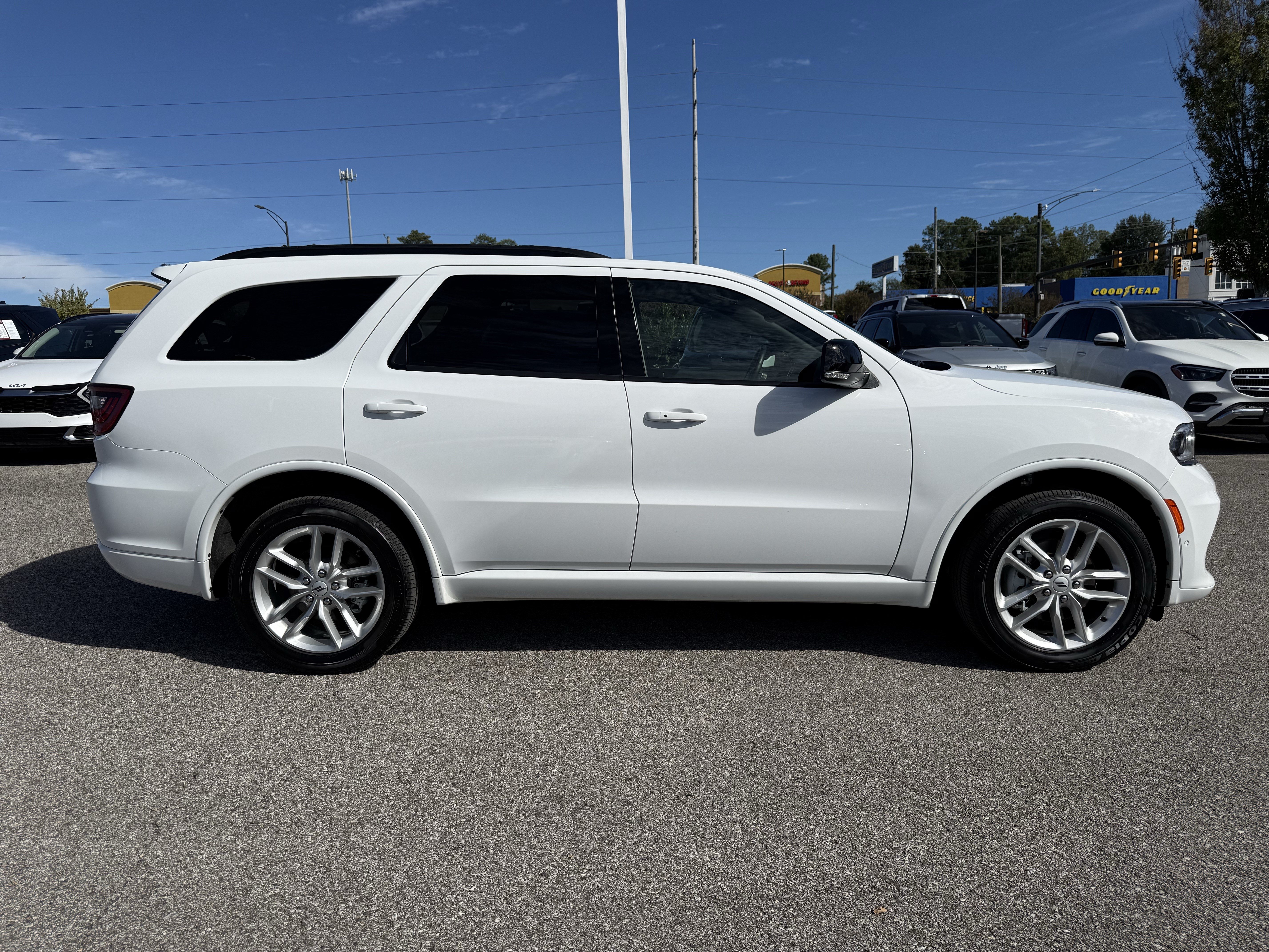 Used 2025 Dodge Durango GT AWD/4WD image 11