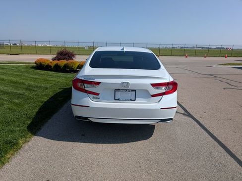Used 2018 Honda Accord EX image 8