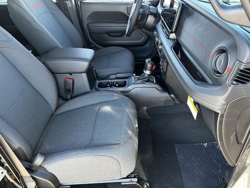 New 2025 Jeep Gladiator Rubicon w/ Convenience Group image 8