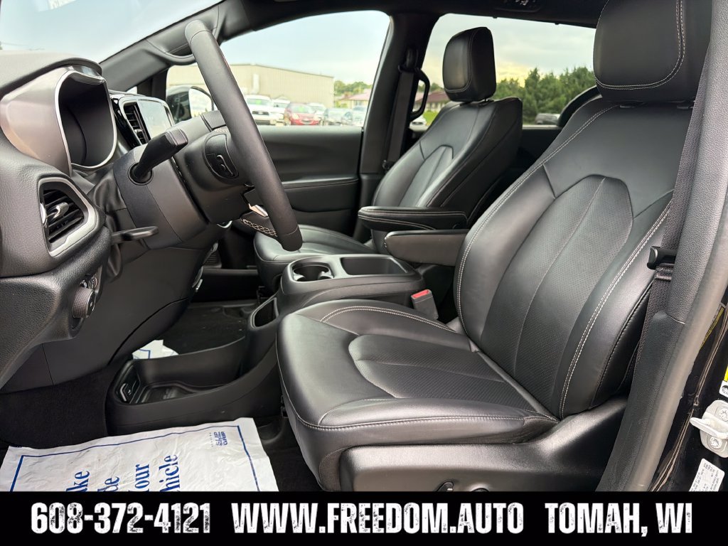 Used 2025 Chrysler Pacifica Select FWD image 26