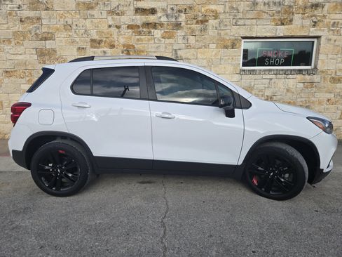 Used 2020 Chevrolet Trax LT w/ Redline Edition FWD image 18