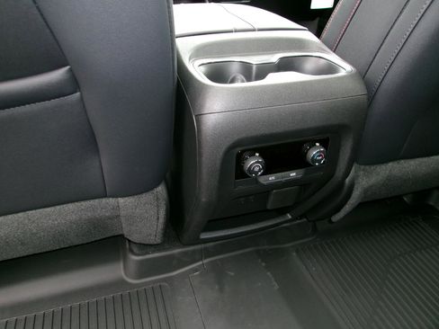 New 2026 Chevrolet Traverse Z71 AWD/4WD image 12