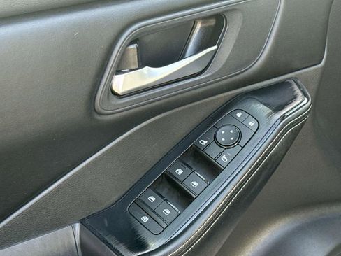 Used 2024 Nissan Rogue SV image 21