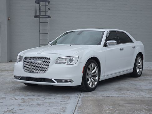 Used 2019 Chrysler 300 Limited image 3