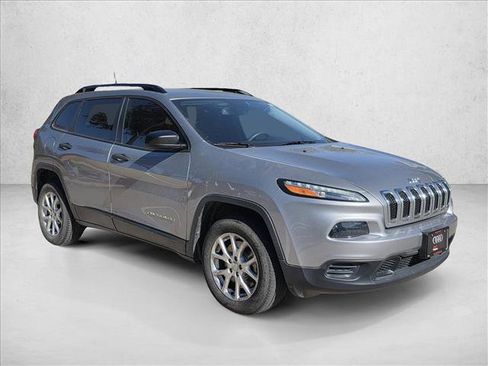 Used 2016 Jeep Cherokee Sport image 3