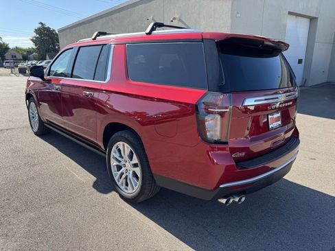 Used 2024 Chevrolet Suburban High Country w/ Advanced Technology Package image 5