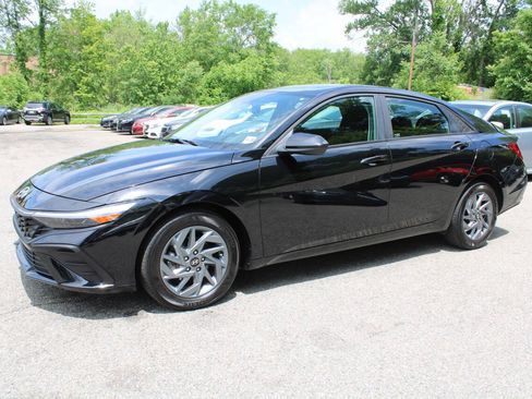 Used 2024 Hyundai Elantra SEL FWD image 13