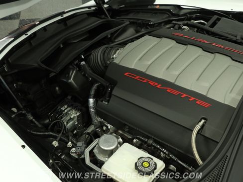 Used 2015 Chevrolet Corvette Stingray Coupe w/ Pacific Design Package RWD image 31