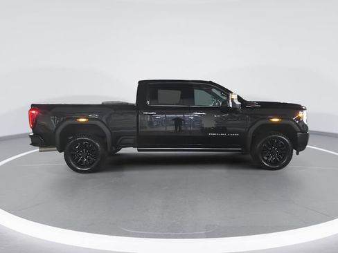 Used 2021 GMC Sierra 2500 Denali w/ Denali Black Diamond Edition image 2