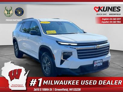 Used 2025 Chevrolet Traverse LT