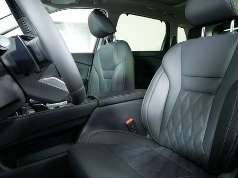 Used 2025 Nissan Rogue Platinum w/ Platinum Premium Package image 12