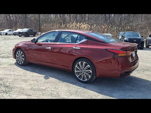 Used 2025 Nissan Altima 2.5 SL FWD image 6