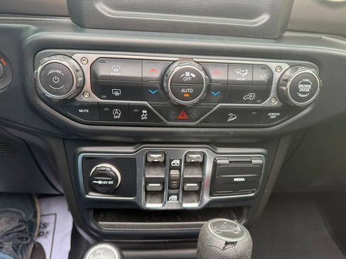 Used 2019 Jeep Wrangler Unlimited Sport S AWD/4WD image 11