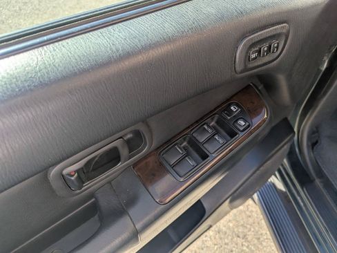 Used 2001 Nissan Pathfinder LE AWD/4WD image 10