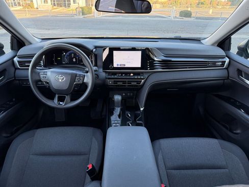 Used 2025 Toyota Camry LE image 33