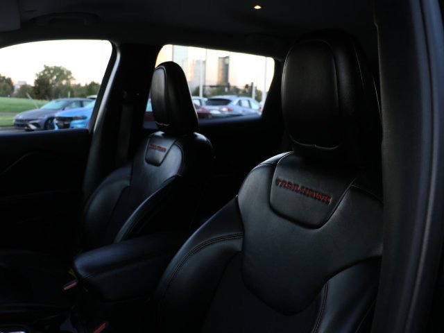 Used 2021 Jeep Cherokee Trailhawk AWD/4WD image 21