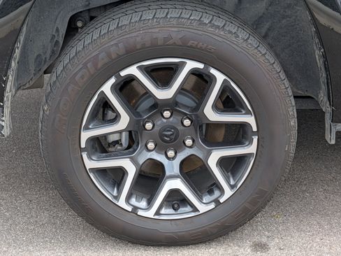 Used 2025 RAM 1500 Laramie AWD/4WD image 15