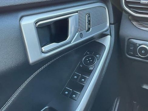 Used 2023 Ford Explorer Limited image 19