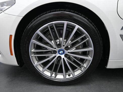 Used 2019 BMW 530e w/ Convenience Package RWD image 4
