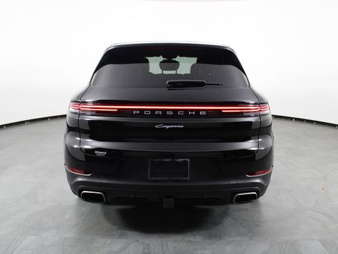 Used 2024 Porsche Cayenne AWD/4WD image 8