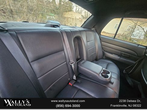 Used 2003 Ford Crown Victoria LX image 13