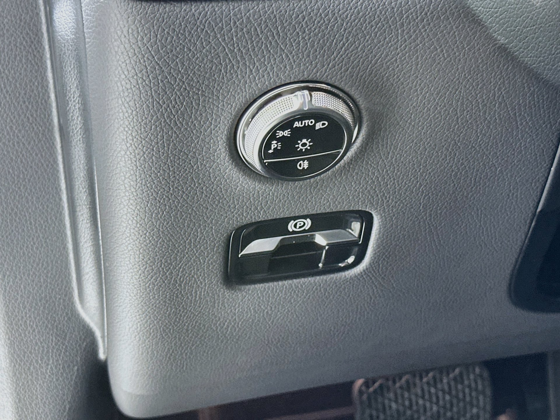 Certified 2026 Mercedes-Benz GLC 300 image 11